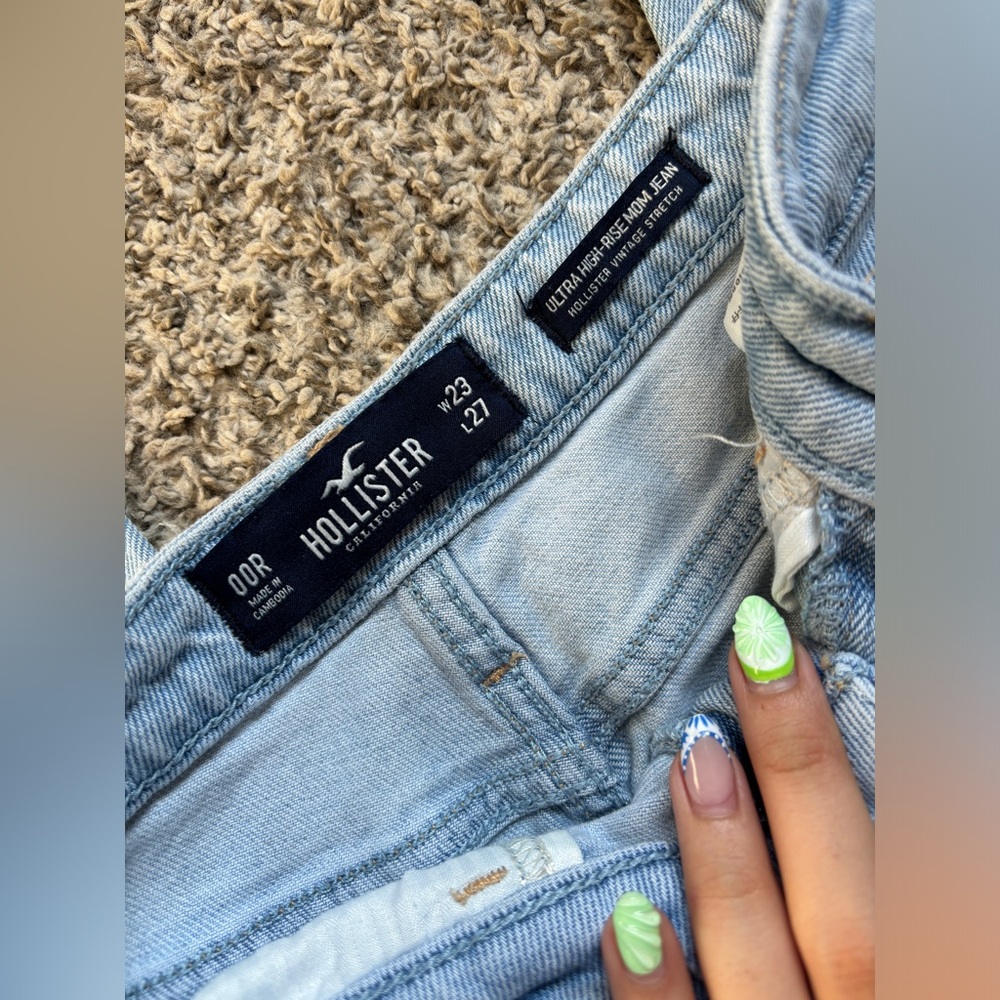 Hollister Ultra High Rise Mom Jean